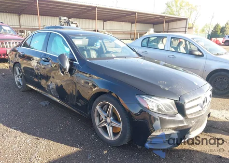 2017 Mercedes-Benz E 300 4Matic из США, поврежденный, VIN WDDZF4KB4HA062332